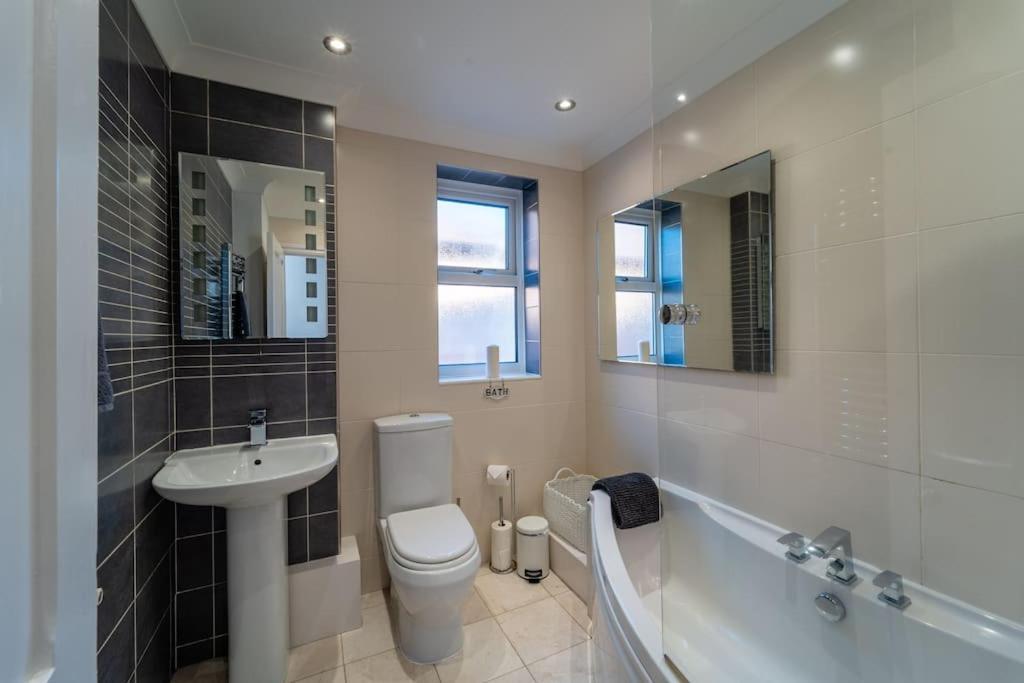 A Beautiful And Stylish 2 Bed Flat Close To Beach 본머스 외부 사진