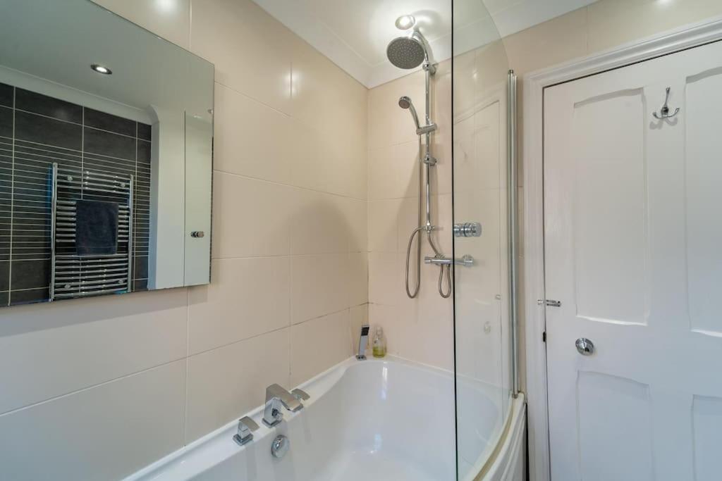 A Beautiful And Stylish 2 Bed Flat Close To Beach 본머스 외부 사진