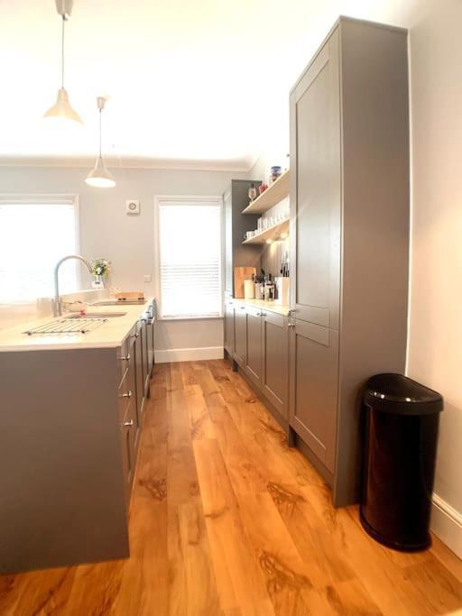 A Beautiful And Stylish 2 Bed Flat Close To Beach 본머스 외부 사진